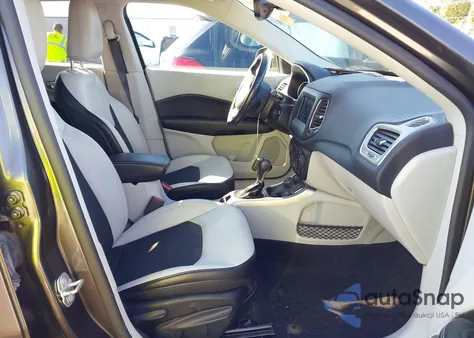 2018 Jeep Compass Latitude 4X4 из США, поврежденный, VIN 3C4NJDBB6JT192392